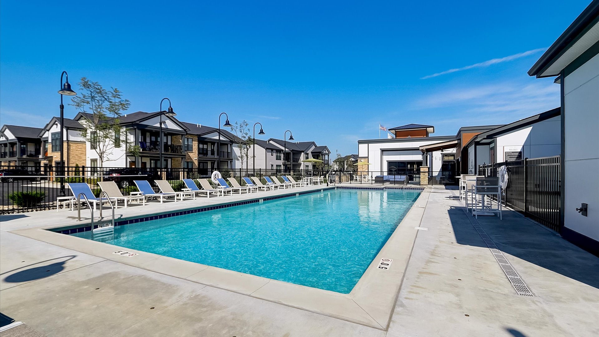 Luxury Bolingbrook, IL Apartments Springs at Lily Cache Creek